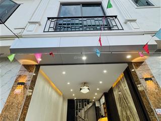 Nhà 5 tầng 35m2 oto lùi gần , tại đông la tặng full nội thất , ngay gần kđt đô nghĩa , đh phenika !