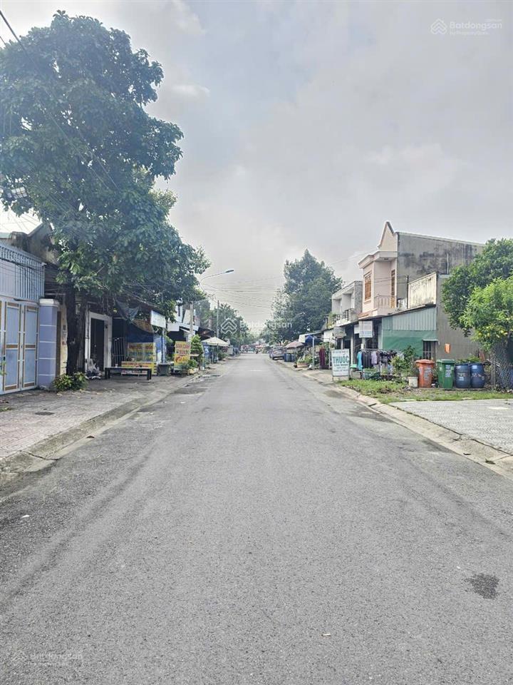 Nguồn tốt giá rẻ 300m2 ngay kcn mỹ phước 3,bến cát, mặt bằng kinh doanh, dân cư đông,sổ hồng riêng