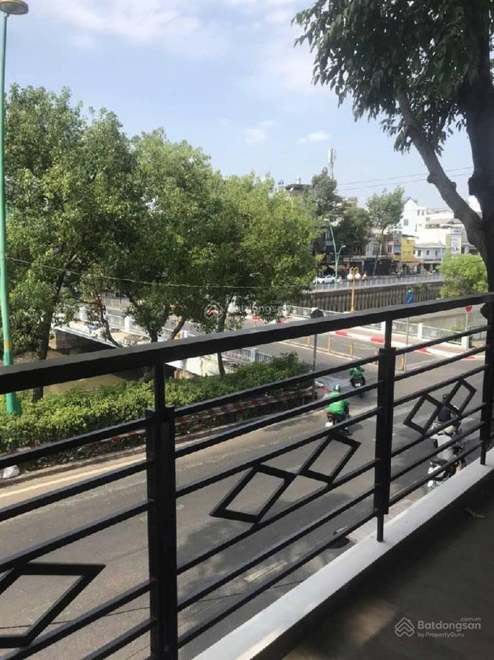 Phú nhuận  mt trường sa  73m2  16.5 tỷ  3 tầng  ngang 8m  3 mt  dòng tiền 35tr/tháng