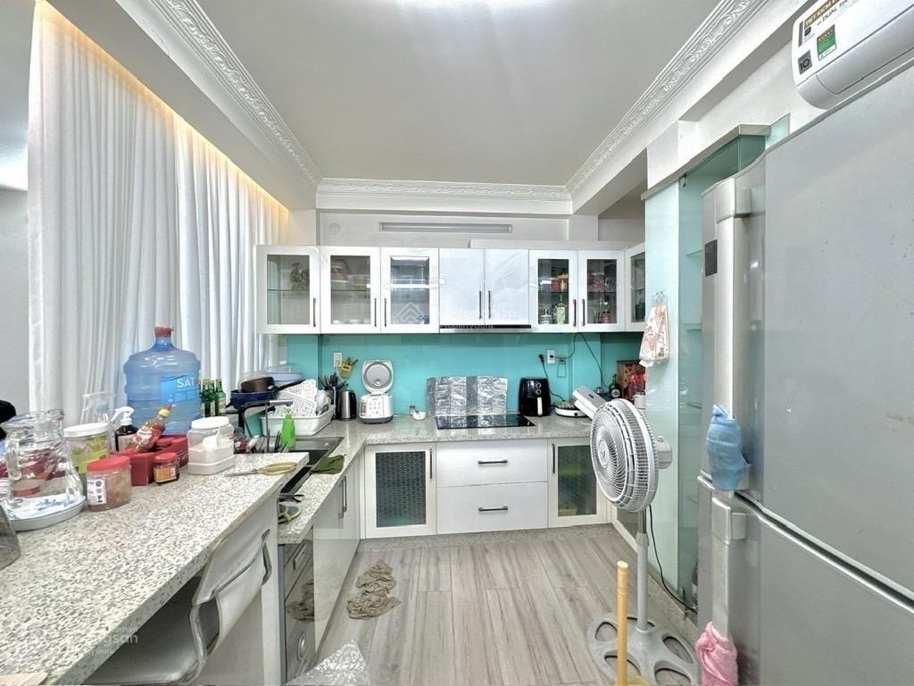 Huỳnh văn bánh, pn nhà 5 tầng btct  53m2  hẻm xe hơi  chỉ 7.7 tỷ tl!