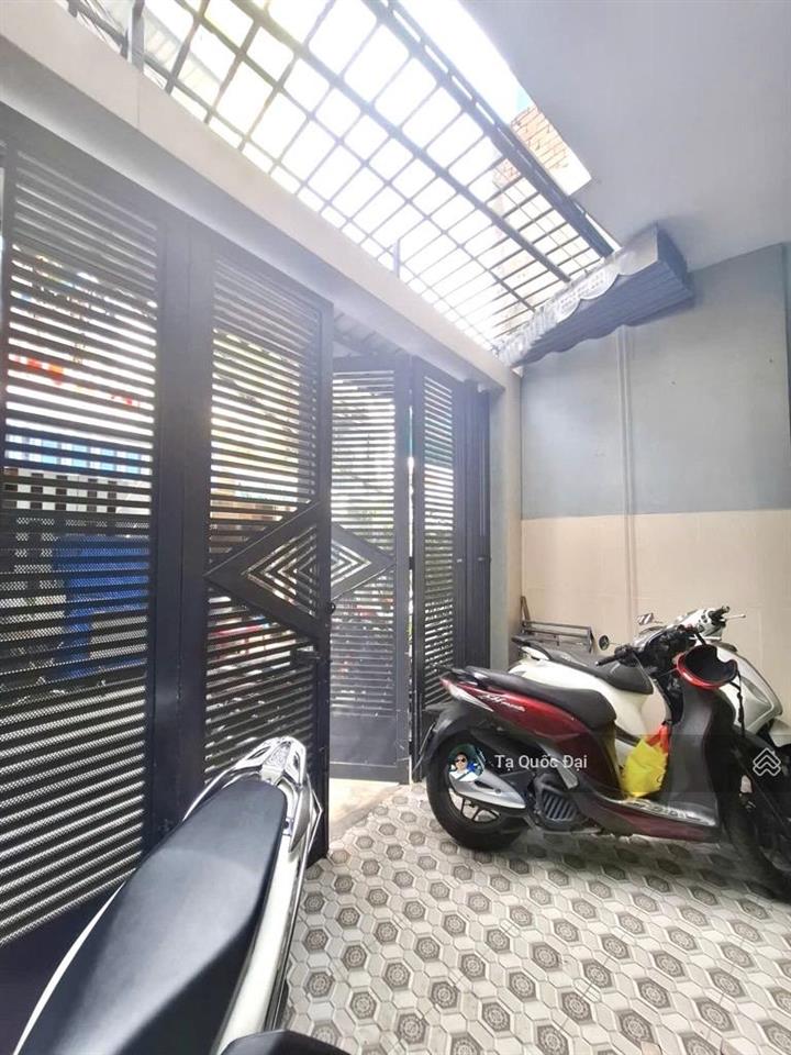 Quận 3  cmt8  85m2  14 tỷ  4 tầng  hxh thông  nở hậu 8m