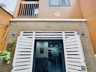 Cần bán gấp nhà mới.hoa phượng p2 hcm.hẻm oto.dt 45m2(4mx11,25m).1trệt 1lầu 2phòngngu 2wc.giá1ty950