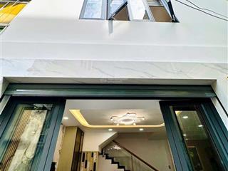 Cô chú lớn kẹt tiền cần bán gấp nhà mới nguyễn đình chiểu quận 3. dt 40m2(4mx10m) hẻm oto