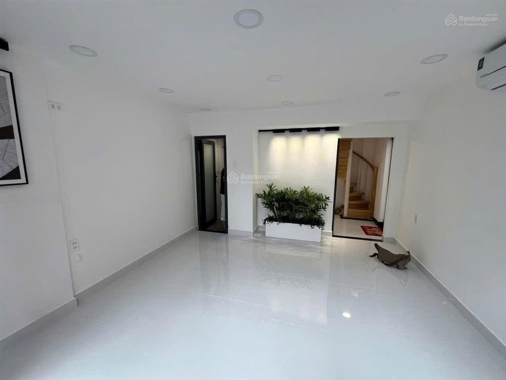 Bán gấp nhà ungvănkhiêm.giá 1ty550. dt 40m2 (4mx10m). hẻm oto