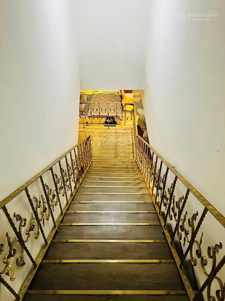 Cho thuê mt  nguyễn thị minh khai, quận 1  20x20m (2 tầng)