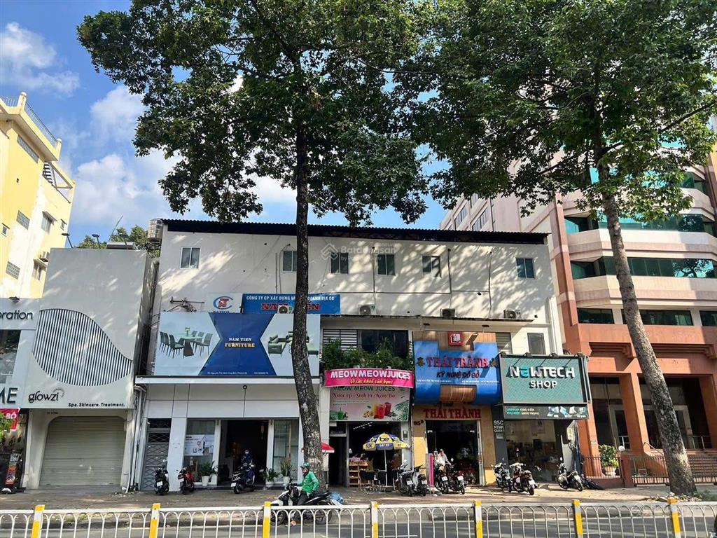 Cho thuê mt  nguyễn thị minh khai, quận 1  20x20m (2 tầng)