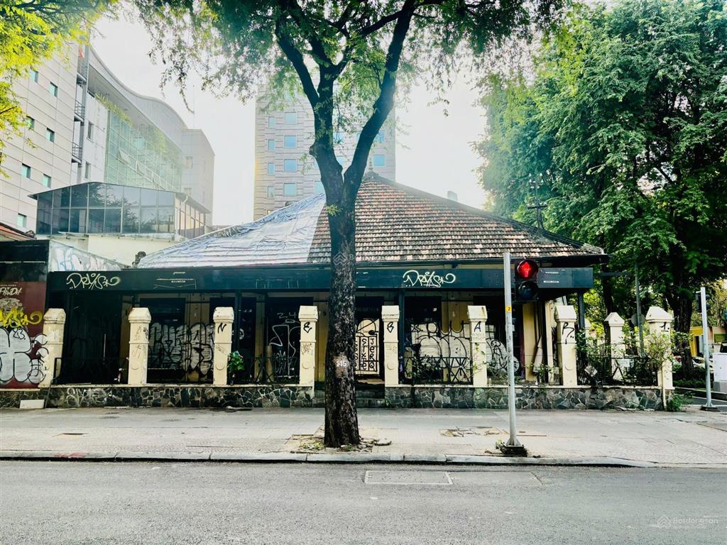 Cho thuê góc 2mt (quận 1)  ngay nhà thờ đức bà  400m2 sử dụng