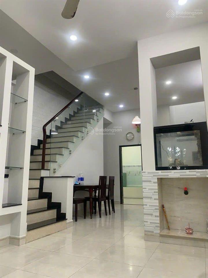 Bán nhà 1trệt 1lầu 5*16. ngay cầu vượt nguyễn văn linh.