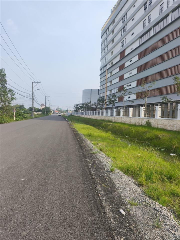 Bán đất ngay trường đại học phạm ngọc thạch 95m2 .