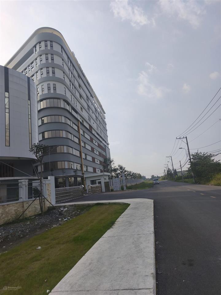 Bán đất ngay trường đại học phạm ngọc thạch 95m2 .