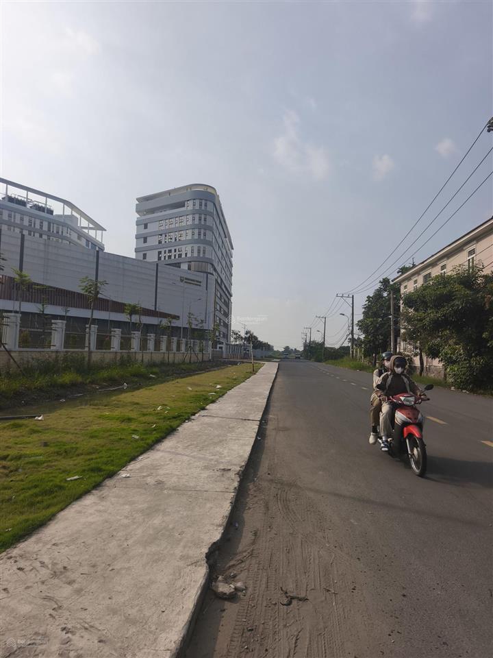 Bán đất ngay trường đại học phạm ngọc thạch 95m2 .