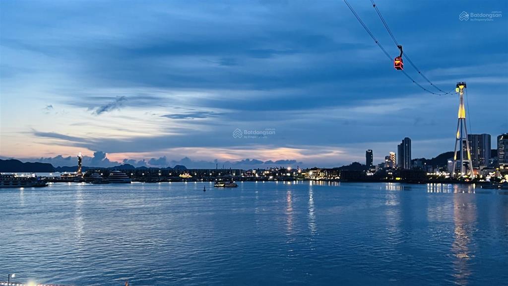 Chính chủ cần bán nhanh 2n2vs view trực diện biển cắt lỗ, giá 4,2 tỷ rẻ nhất toà.  0936 915 ***