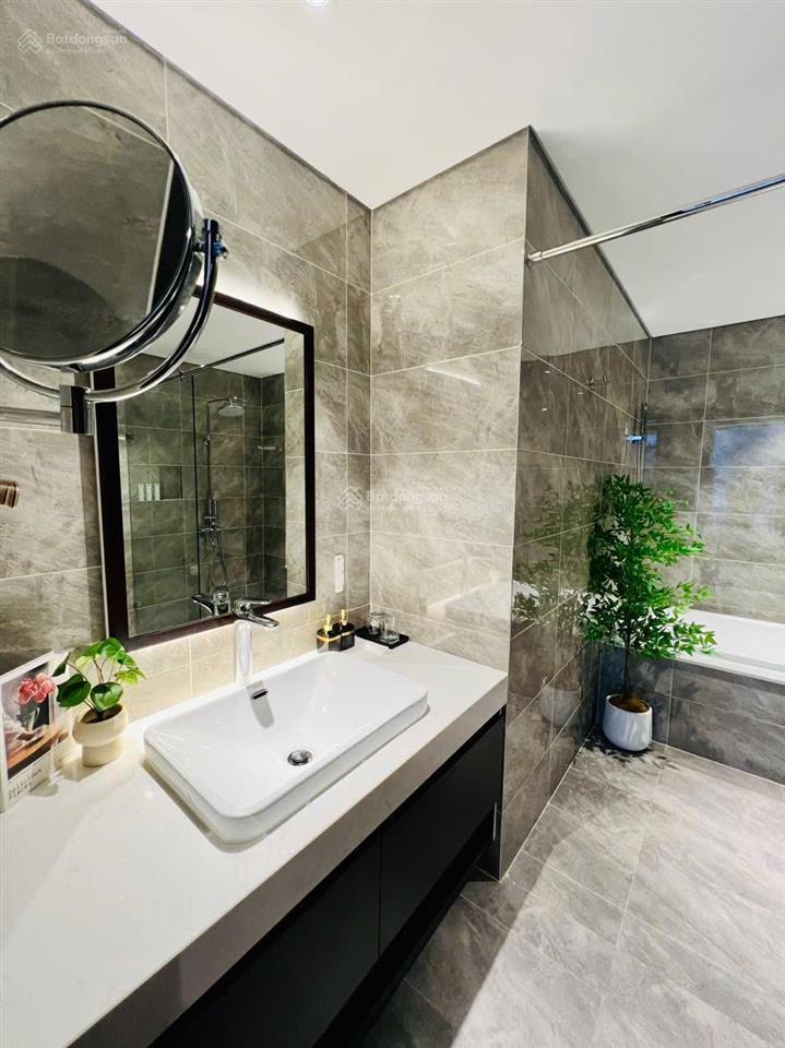 Chính chủ cần bán nhanh 2n2vs view trực diện biển cắt lỗ, giá 4,2 tỷ rẻ nhất toà.  0936 915 ***