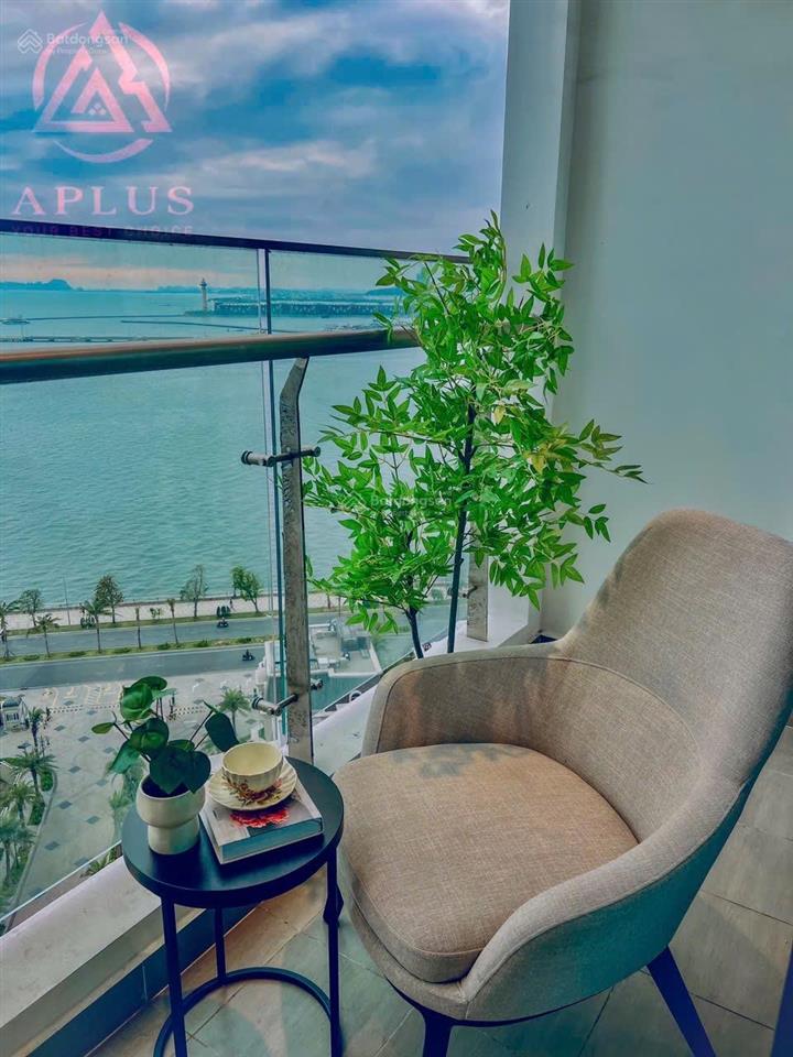 Chính chủ cần bán nhanh 2n2vs view trực diện biển cắt lỗ, giá 4,2 tỷ rẻ nhất toà.  0936 915 ***