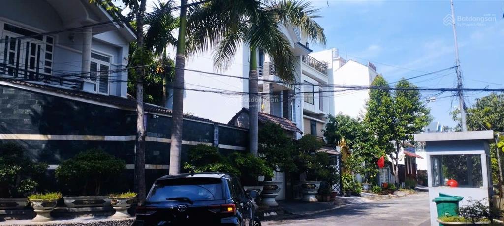 Bán biệt thự 4 tầng 240m2, 12x20m lê thị riêng, thới an quận 12 giá 18,8 tỷ thương lượng