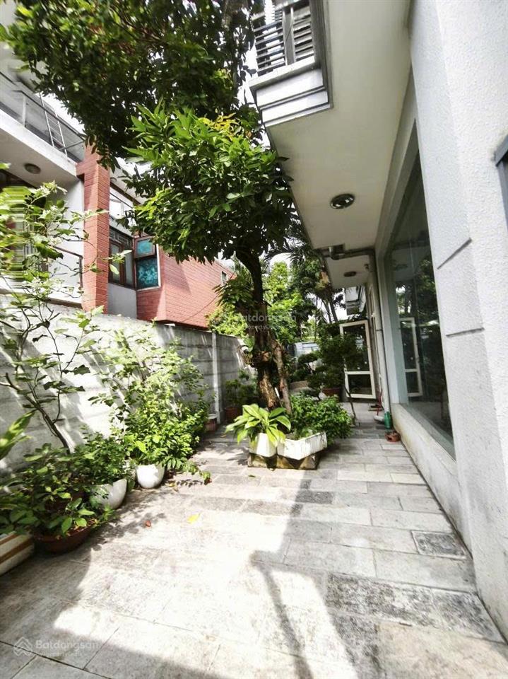 Bán biệt thự 4 tầng 240m2, 12x20m lê thị riêng, thới an quận 12 giá 18,8 tỷ thương lượng