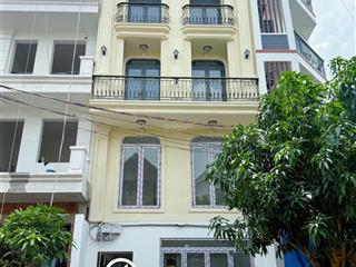 Căn hộ full nội thất mới 100% tại trung tâm quận 7