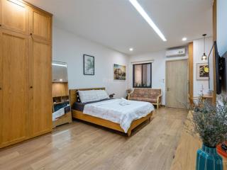 Căn hộ studio 40m2  gần cầu thủ thiêm  nội thất cao cấp, nhà vệ sinh vách ngăn