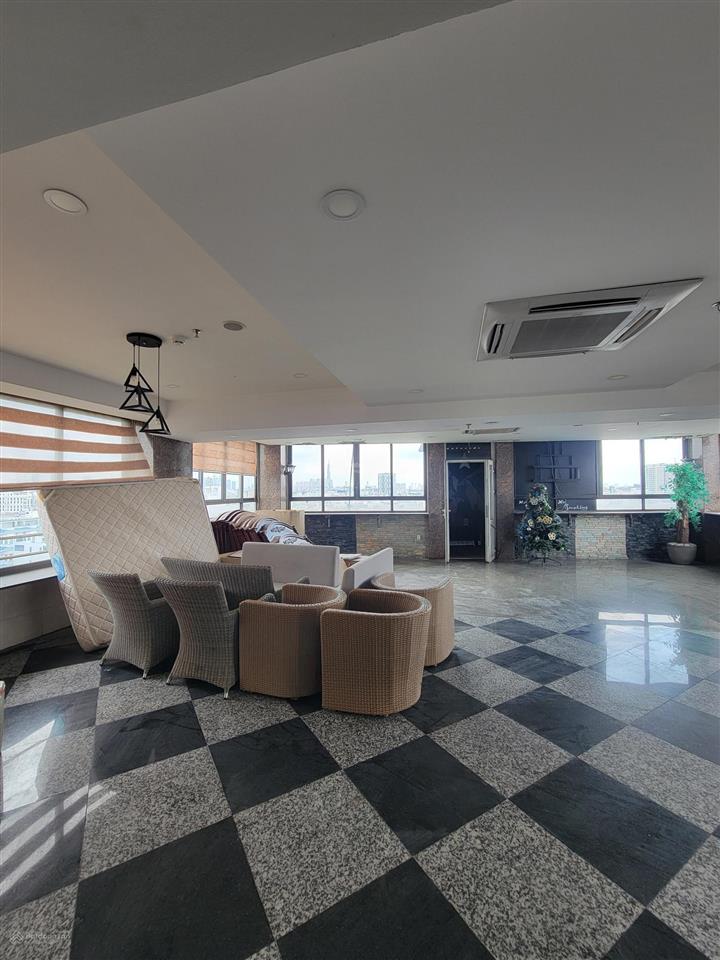 Chính chủ cần cho thuê nguyên tầng có thang máy, lối đi riêng, bãi xe riêng biệt