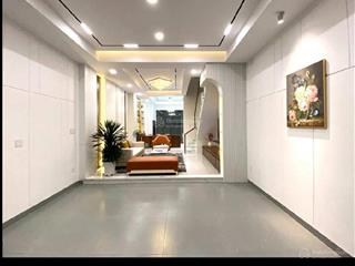 Bán nhà mới 4,7mx21m, trệt, 3 lầu, mới full nội thất đường huỳnh tấn phát, quận 7, giá 9.8 tỷ