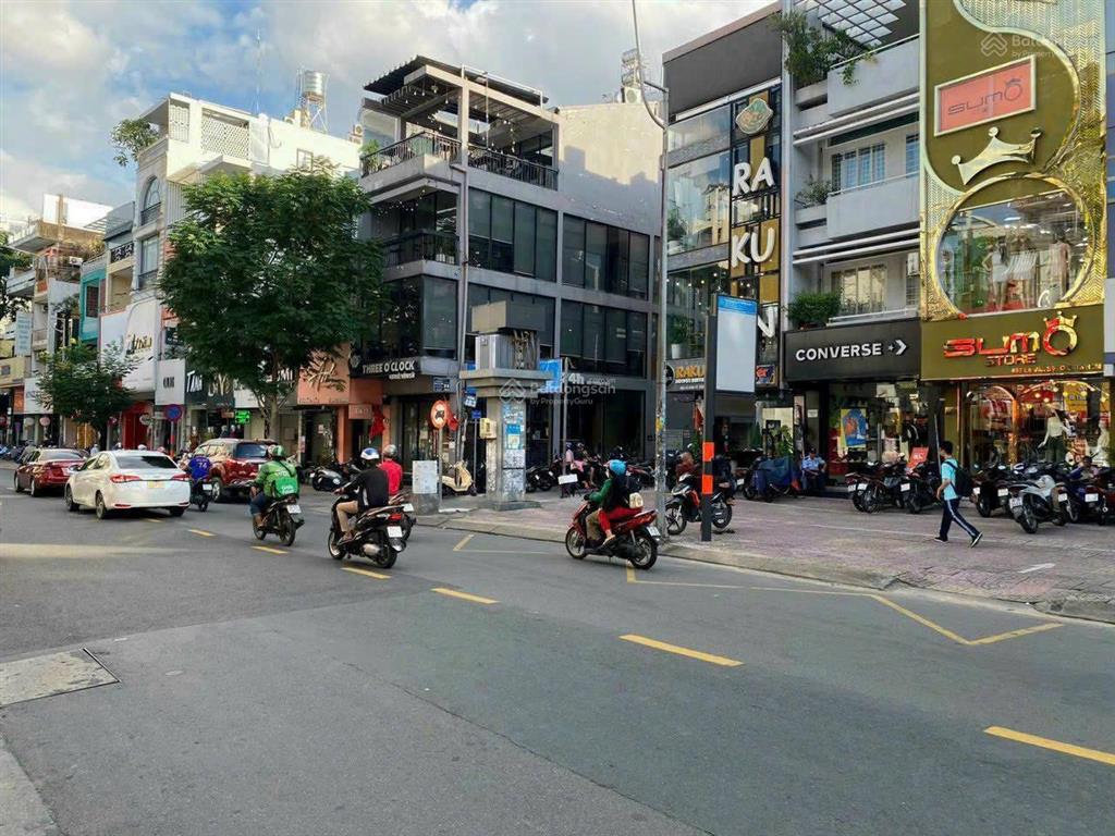 Siêu phẩm nhà mt phan đình phùng phú nhuận . dt gần 5x20m cn 88.9m2 4 tầng giá 29.5 tỷ