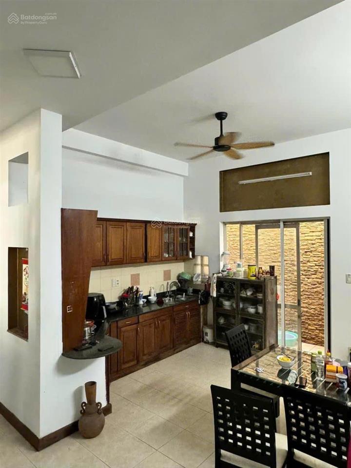 Siêu phẩm nhà mt phan đình phùng phú nhuận . dt gần 5x20m cn 88.9m2 4 tầng giá 29.5 tỷ