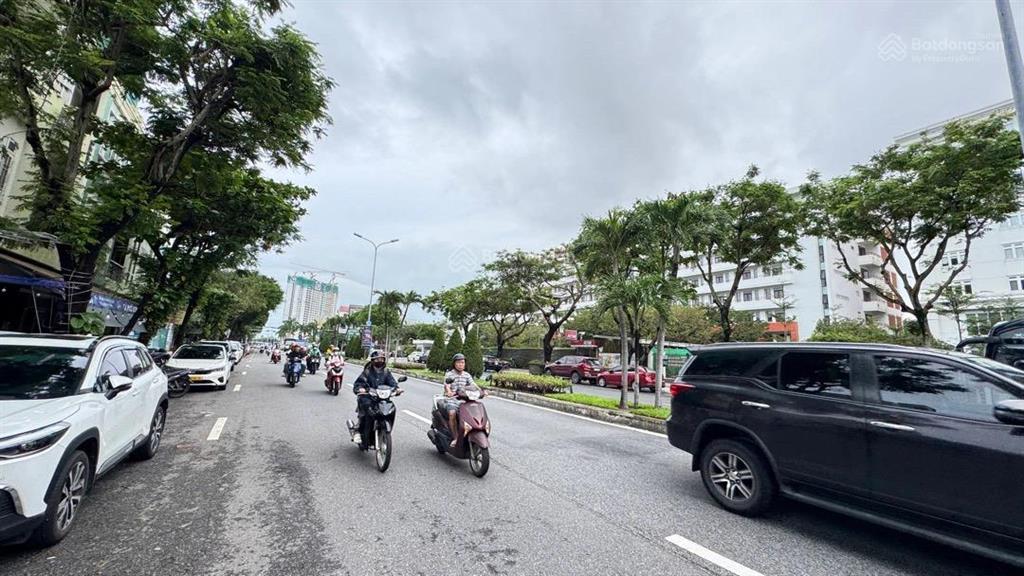 Bán cặp đất vàng 200m2  2 mặt tiền duy nhất đối diện cổng đại học kiến trúc đà nẵng