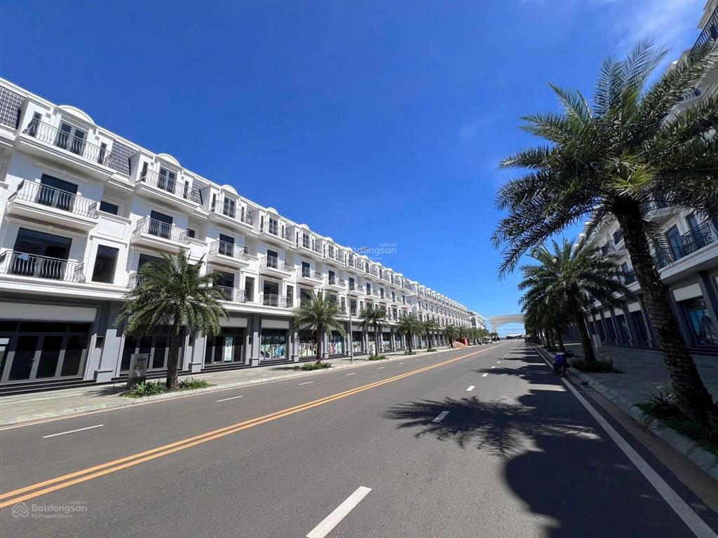 Chuẩn bị đi mỹ bán gấp lô gốc 2mt stc 120m2giá chỉ 2,6tỷ  sổ sẵn, 100% thổ cư, ngay công viên