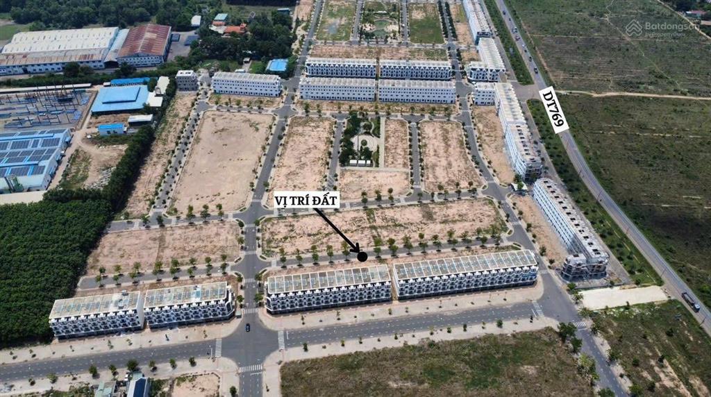 Chuẩn bị đi mỹ bán gấp lô gốc 2mt stc 120m2giá chỉ 2,6tỷ  sổ sẵn, 100% thổ cư, ngay công viên