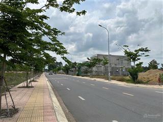 Tôi định cư nước ngoài bán lô 95m2giá chỉ 2tỷ59 ngay lê duẩn vào 500m, đối diện trường họccó sổ