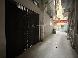Bán đất tặng nhà 3 tầng cũ  2 mặt tiền  ngõ thông tứ tung