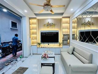 Hot! nhỉnh 7 tỷ nhà đẹp trung tâm cầu giấy gần oto ngõ thông tiện ích ở ngay  dt 30m2 x 5t