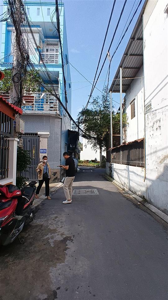 Thới an, q12 nhà chuẩn châu âu ở ngay đón tết  xe hơi trong nhà  full nội thất