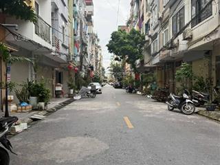 Nhà phân lô rộng 70m2  trước nhà ô tô tránh  sát phố ngô thì nhậm sầm uất  10,3 tỷ