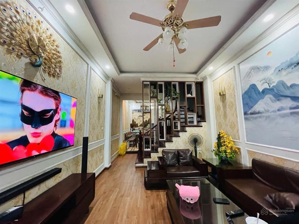 Bán nhà đường định công thượng, 55m2 * 6 tầng, ô chờ thang máy giá 15.5 tỷ