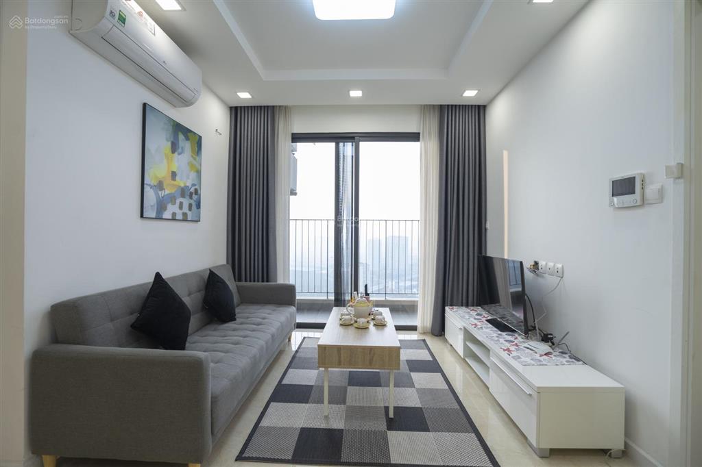 Bán gấp căn hộ 2 ngủ 2wc, 63m2, full nội thất, view thành phố, tầng đẹp dự án vinhomes d'capitale