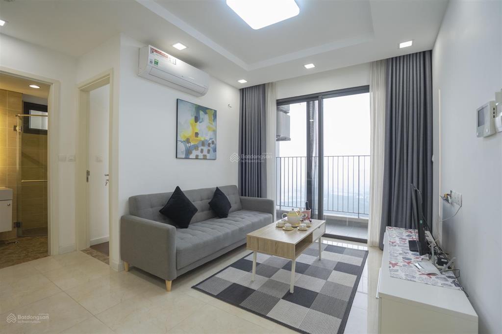 Bán gấp căn hộ 2 ngủ 2wc, 63m2, full nội thất, view thành phố, tầng đẹp dự án vinhomes d'capitale