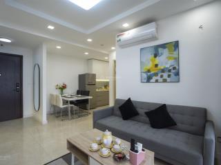 Bán gấp căn hộ 2 ngủ 2wc, 63m2, full nội thất, view thành phố, tầng đẹp dự án vinhomes d'capitale