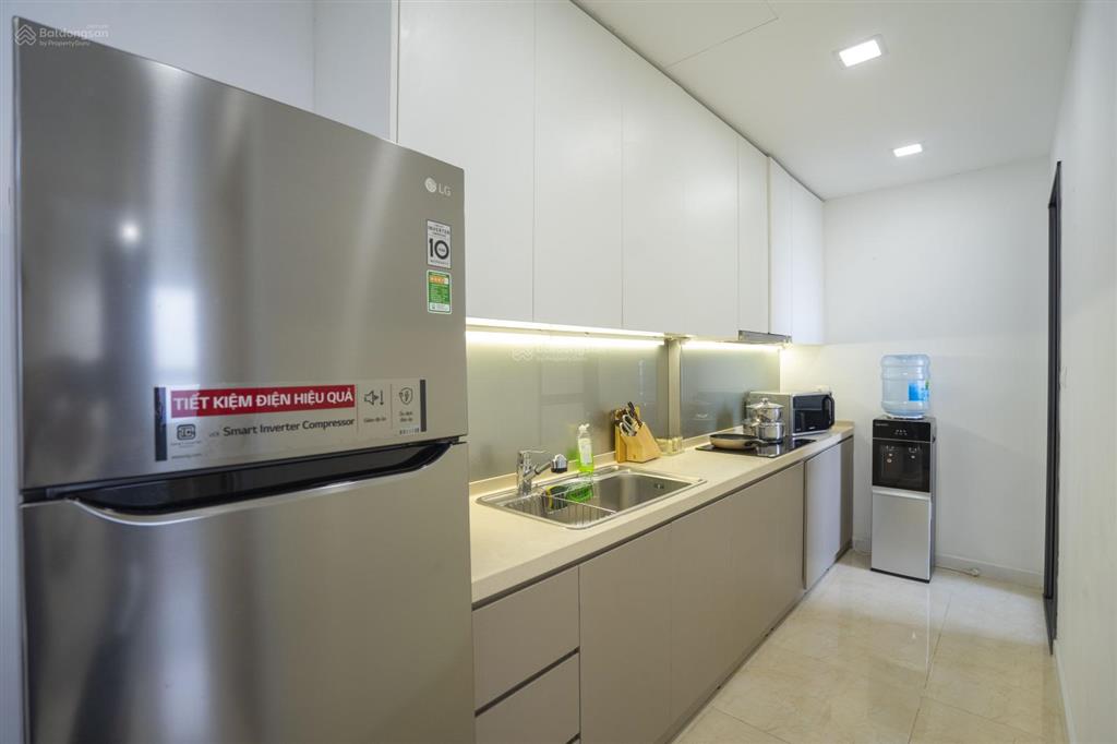 Bán gấp căn hộ 2 ngủ 2wc, 63m2, full nội thất, view thành phố, tầng đẹp dự án vinhomes d'capitale