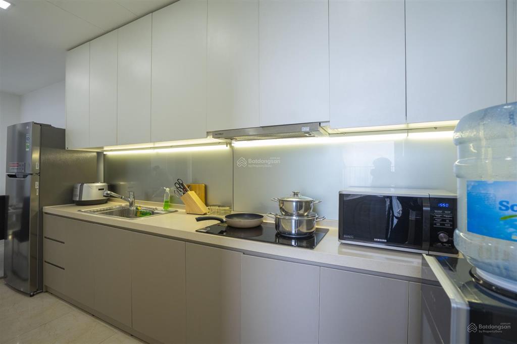 Bán gấp căn hộ 2 ngủ 2wc, 63m2, full nội thất, view thành phố, tầng đẹp dự án vinhomes d'capitale