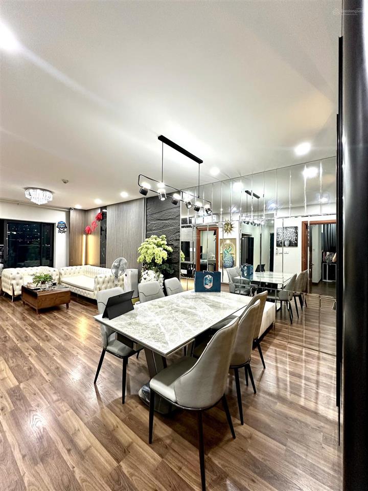 ( mới ) bán căn hộ trục hiếm 2 ngủ 2wc, 86 m2, full đồ, hướng mát, giá tốt nhất tại gold mark city.