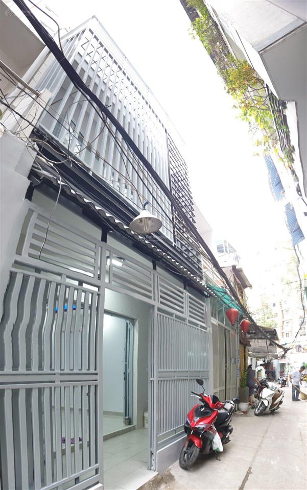 9,4 tỷ . bán nhà đối diện công viên 23/9 ngay trung tâm q1. 4,8 x 9m, 11 tỷ giảm còn 9,4 tỷ