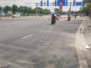 Nhà linh đông 2 tầng btct  hxh gần phạm văn đồng