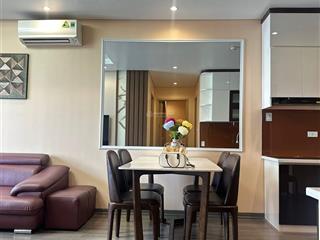 Chị gái cần tiền bán gấp căn 2pn sổ lâu dài, full nội thất,đang co dòng tiền ổn định 810%,tầng cao