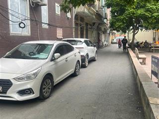 Cần bán căn hộ tập thể khu ngã tư sở  giá nhỉnh hơn 2,7 tỷ. 40m2. 50m ra mặt đường nguyễn trãi