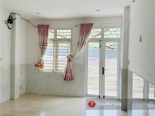 Nhà hẻm 3 tầng cách đường 2/4 chỉ 2 căn nhà. giá 4ty5