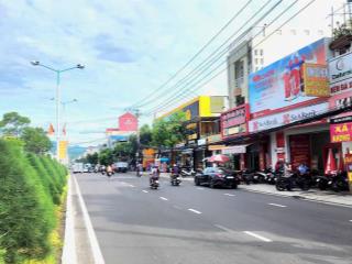 Hiếm nhà có dòng tiền 40tr/1tháng, 3 tầng góc 2 mặt tiền gần biển đường chính 2/4 nha trang