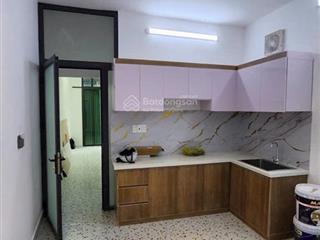 Nhà mới 2 tầng. xe hơi tới tận cửa. vừa ở vừa kinh doanh. giá 4.25 tỷ. hẻm thông