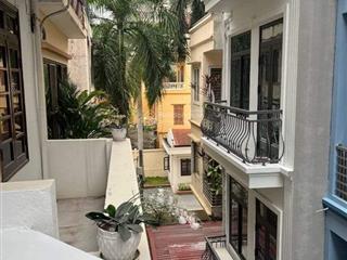 Bán nhà 64m2, dân xây chắc chắn, mặt tiền 5m, trước nhà sân rộng 3m