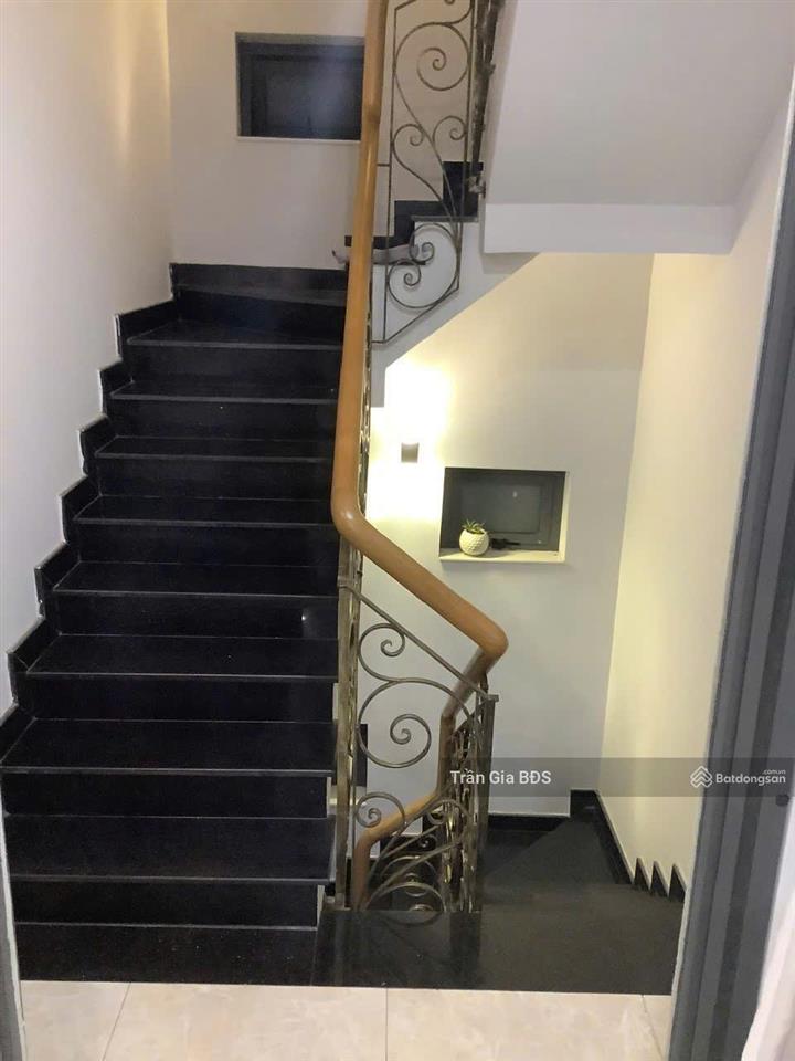 Hẻm xe hơi  gần mt phan văn trị p5  ngay cổng emart cityland